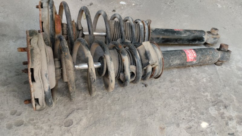Амортизатор подвески Nissan Bluebird 1998 U14