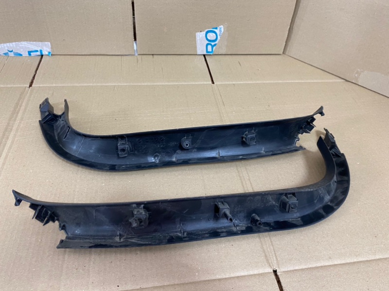 Обшивка двери багажника Mazda CX-7
