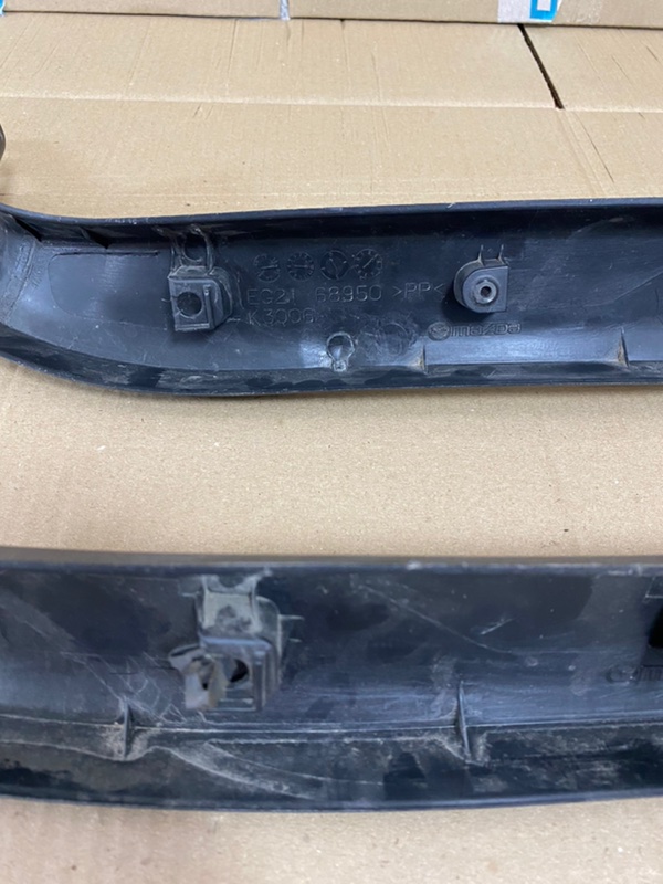 Обшивка двери багажника Mazda CX-7