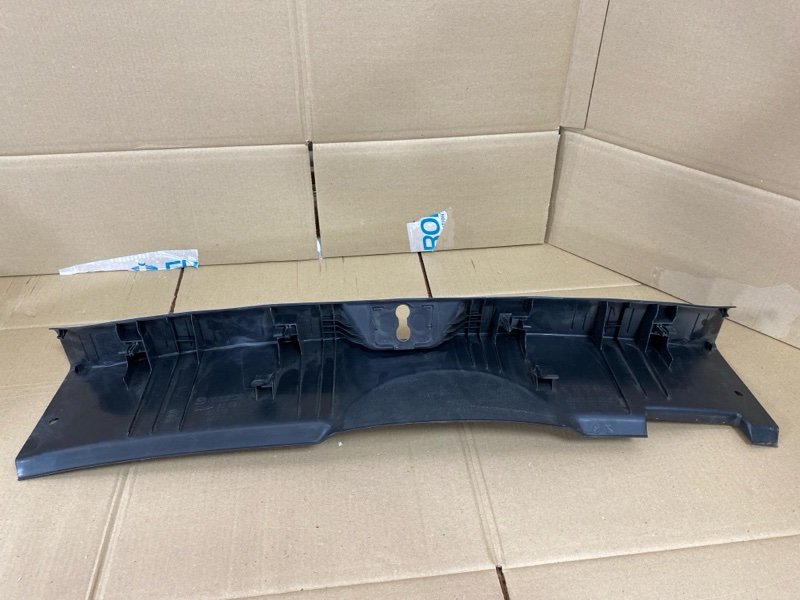 Обшивка двери багажника Mazda CX-7