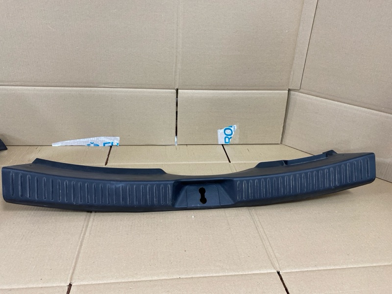 Обшивка двери багажника Mazda CX-7