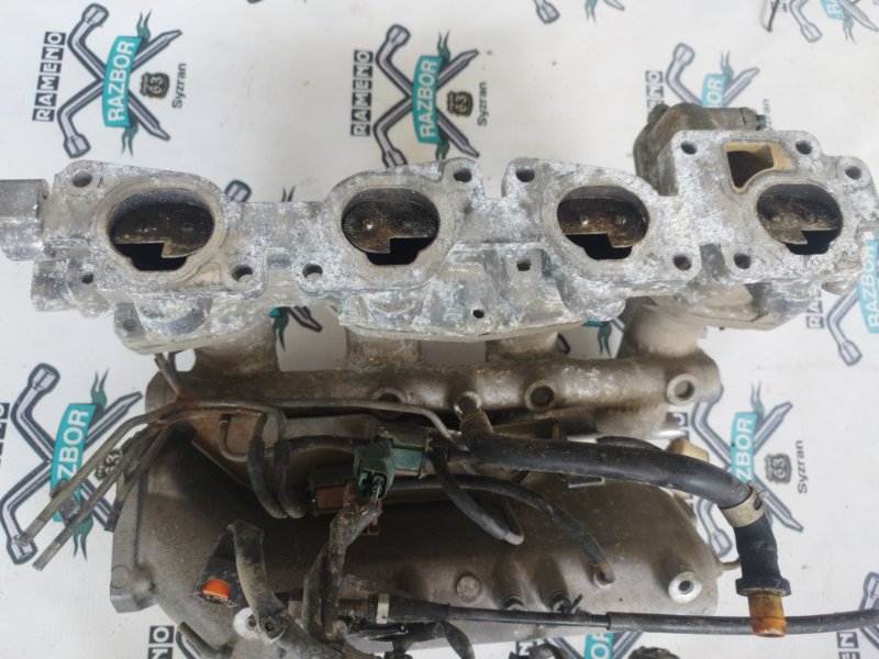 Коллектор впускной Nissan Primera P10