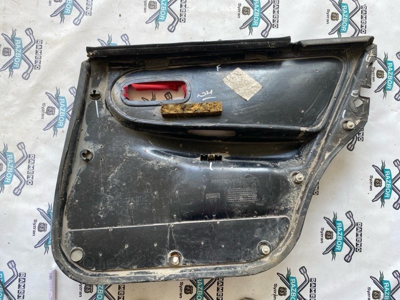 Обшивка боковой двери Nissan Primera P10