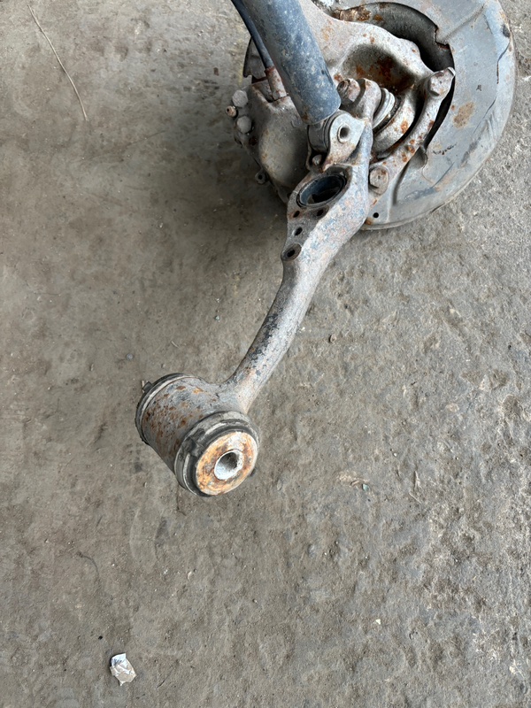 Кулак поворотный Mercedes-Benz w123 1984