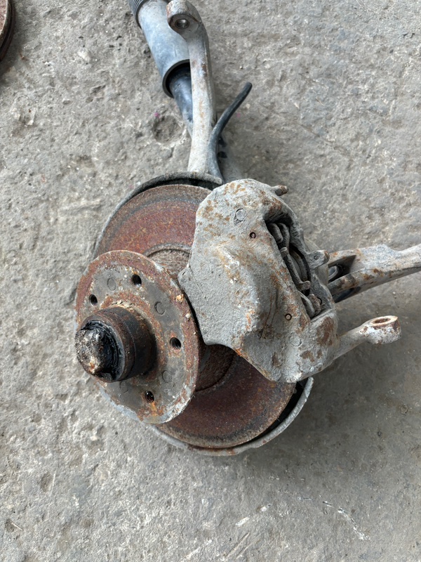 Кулак поворотный Mercedes-Benz w123 1984