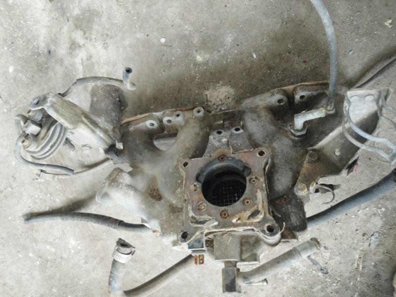 Коллектор впускной Nissan Primera P10