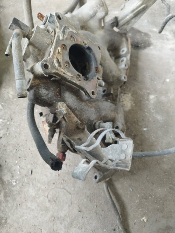 Коллектор впускной Nissan Primera P10