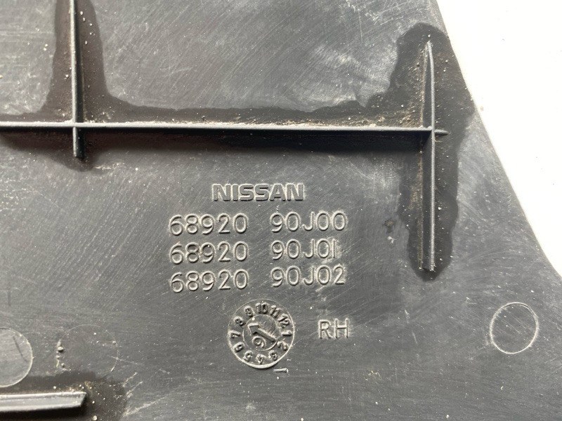 Накладка на стойку кузова Nissan Primera P10