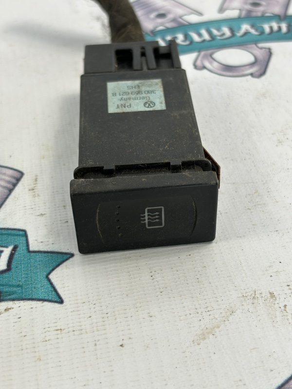 Кнопка обогрева заднего стекла Volkswagen Passat 1998 B5