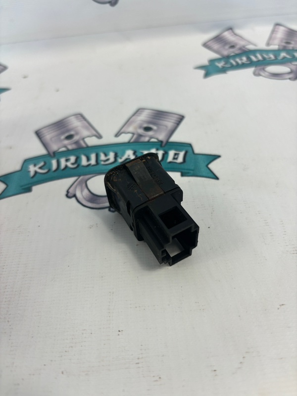 Кнопка открывания бензобака Volkswagen Passat 1998 B5
