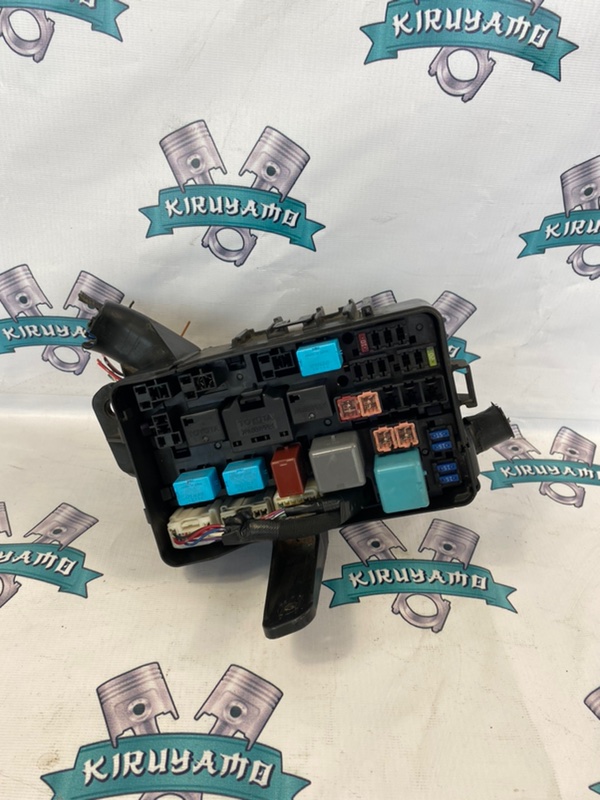Блок предохранителей Toyota Noah 2007 ZRR70