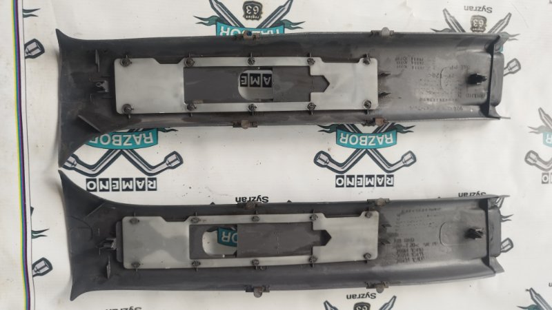 Накладка на стойку кузова Nissan Serena C23