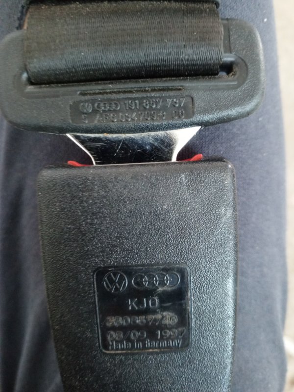 Замок ремня безопасности Volkswagen Passat 1998 B5