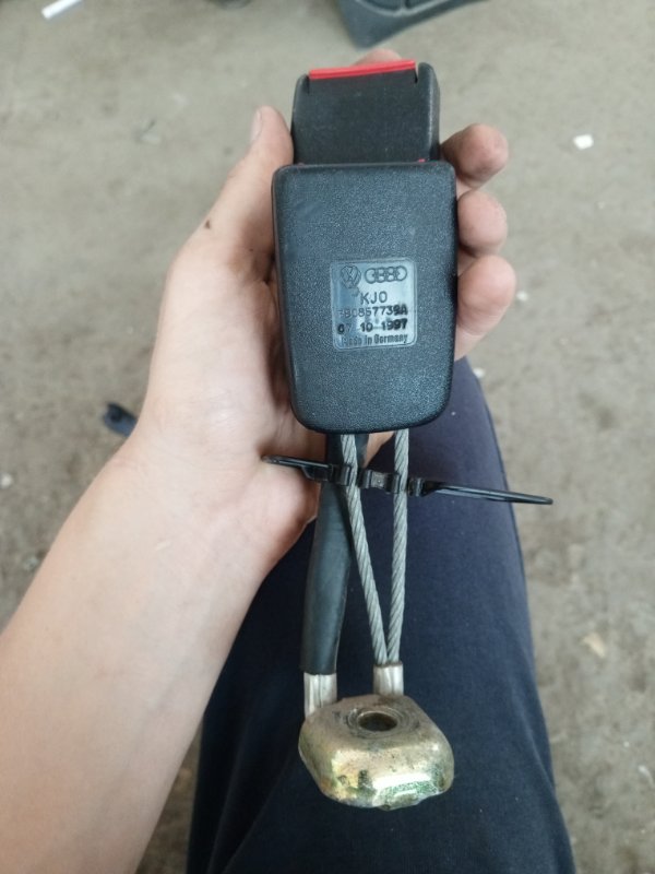 Замок ремня безопасности Volkswagen Passat 1998 B5