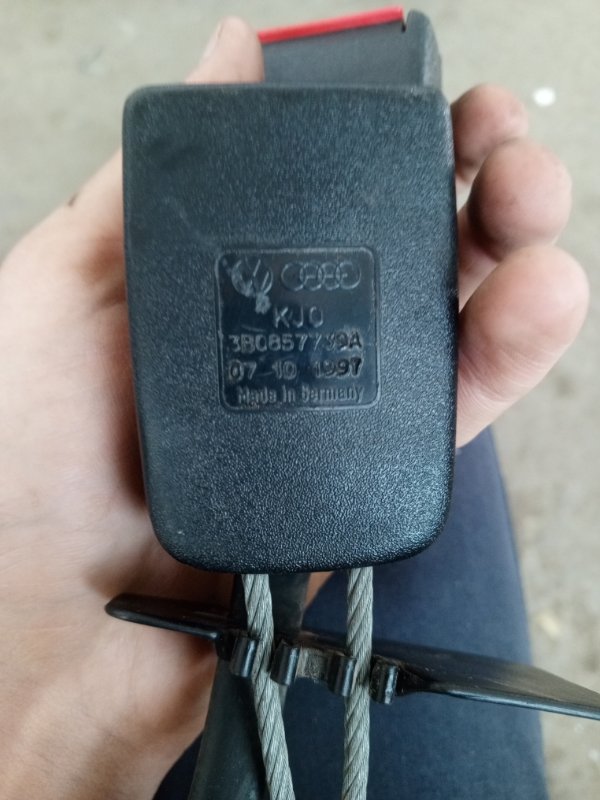Замок ремня безопасности Volkswagen Passat 1998 B5
