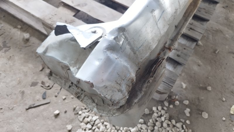 Центральная стойка кузова Peugeot 308 2008 308