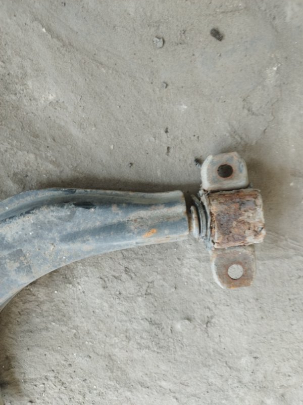 Балка подвески Nissan Serena C23