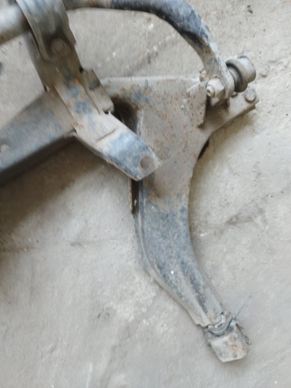 Балка подвески Nissan Serena C23