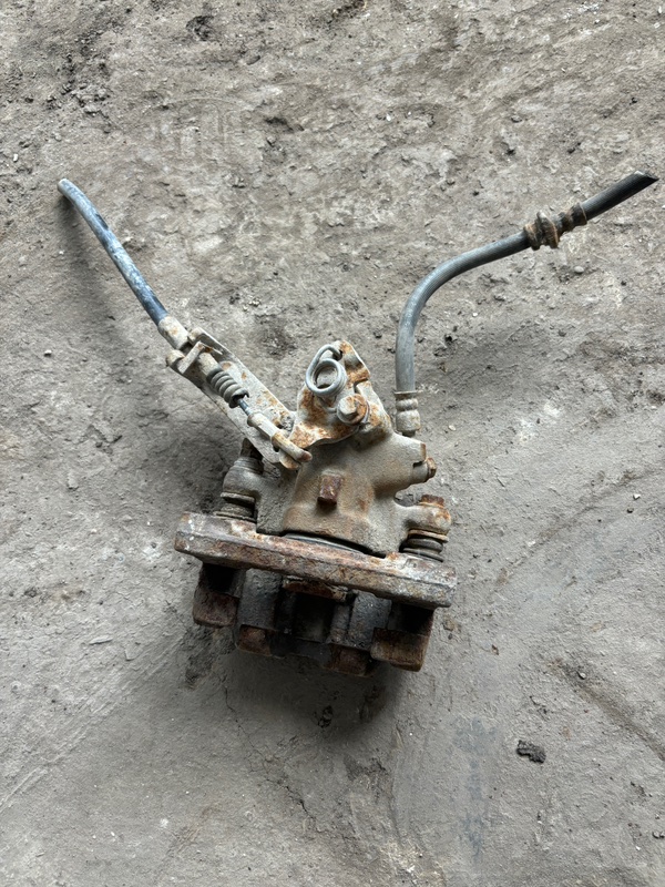 Суппорт тормозной Nissan Primera P10