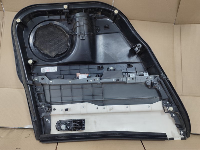 Обшивка боковой двери Mazda CX-7