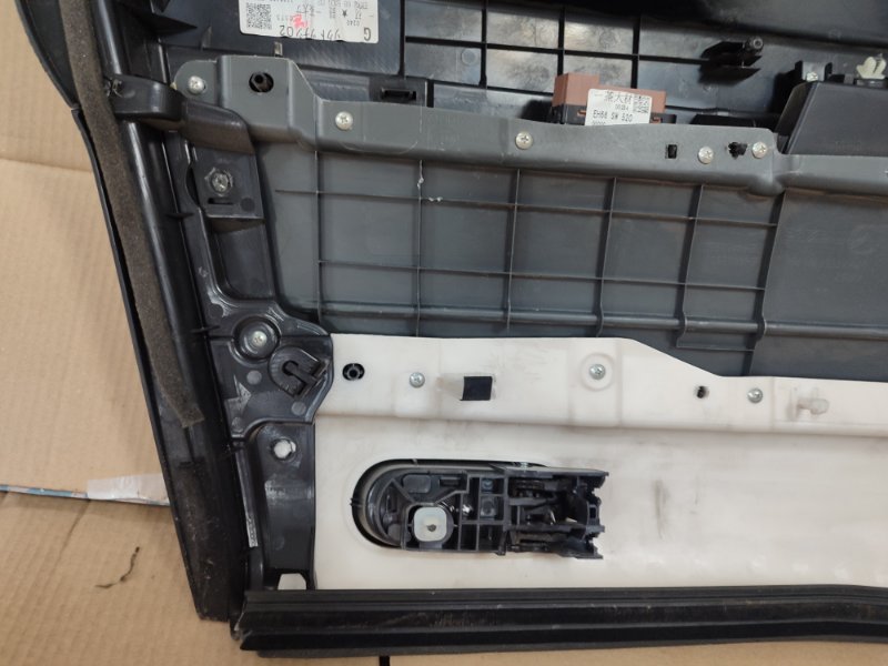 Обшивка боковой двери Mazda CX-7