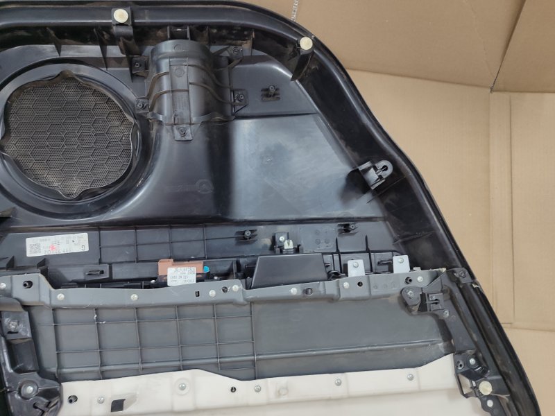 Обшивка боковой двери Mazda CX-7