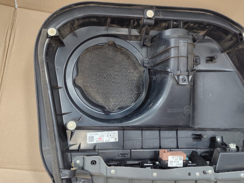 Обшивка боковой двери Mazda CX-7
