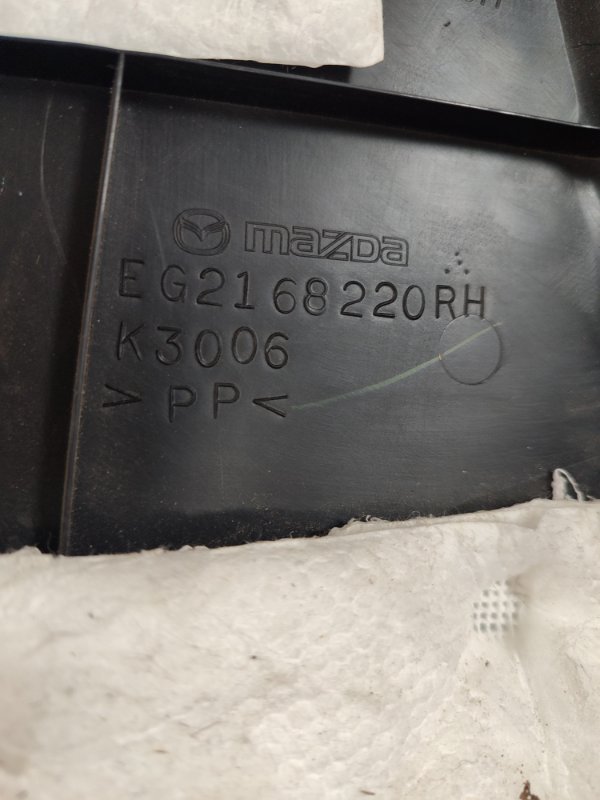 Обшивка стойки центральной нижней Mazda CX-7