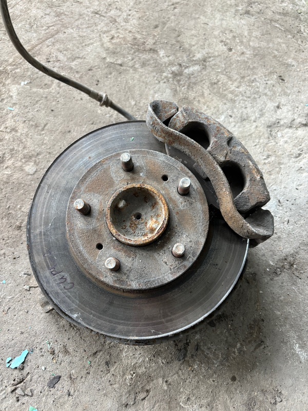 Кулак поворотный Nissan Serena C23