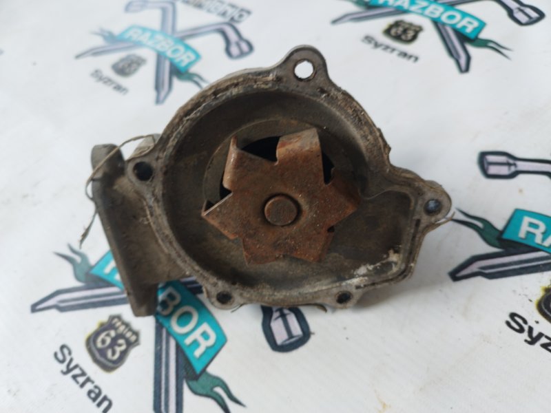 Помпа Nissan Serena C23