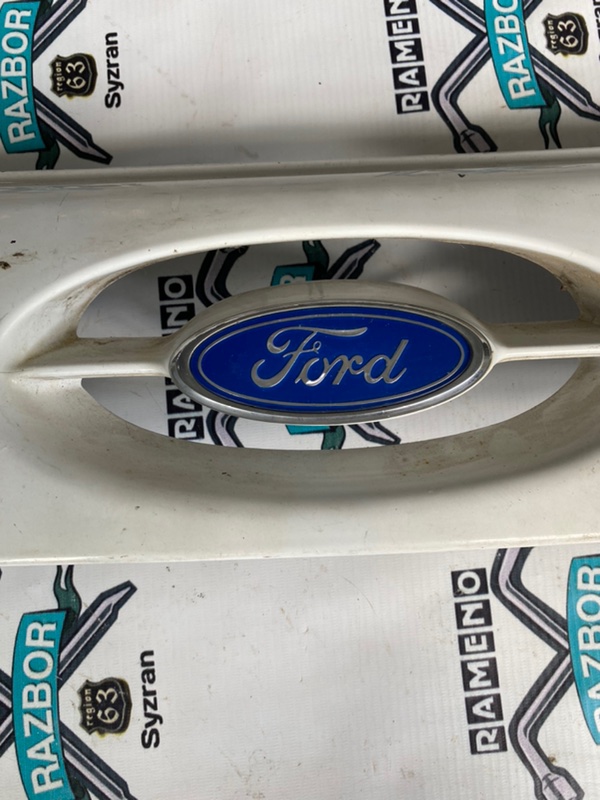 Решетка радиатора Ford Taurus