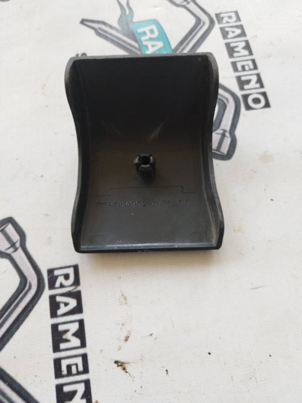 Заглушка крепления сиденья Chevrolet Niva