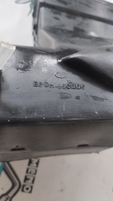 Воздухозаборник Ford Taurus