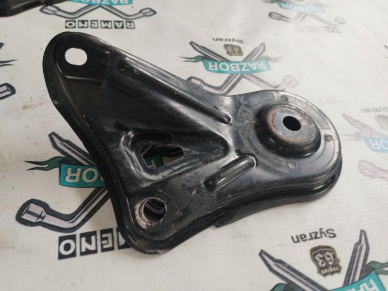Крепление балки подвески Toyota Camry 2008 ACV 40
