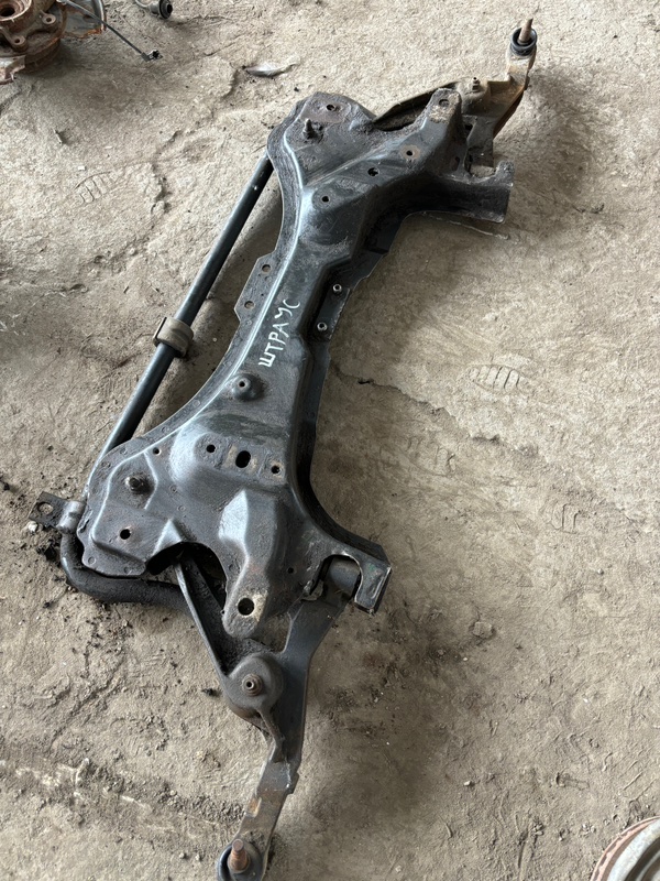 Балка подвески Dodge Stratus 1996