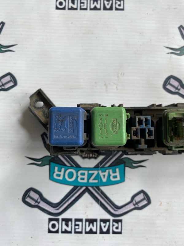 Блок предохранителей Nissan Bluebird 1998 U14