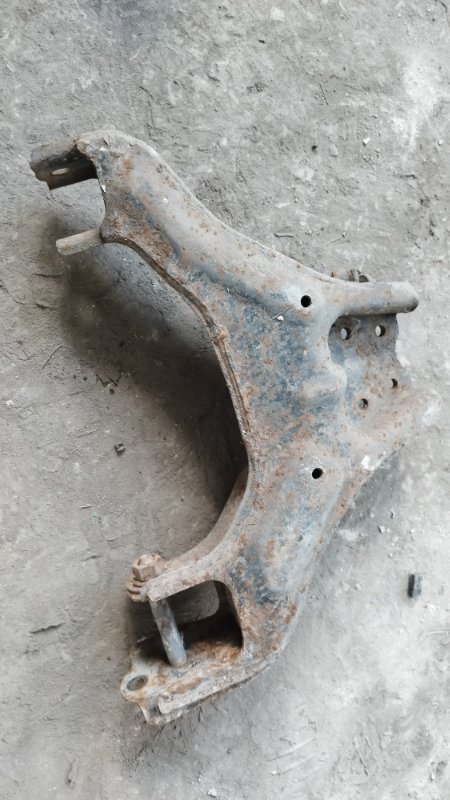 Рычаг подвески нижний Isuzu Trooper 1998