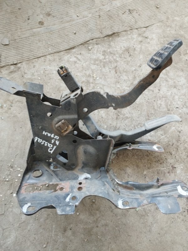 Блок педалей Volkswagen Passat B3