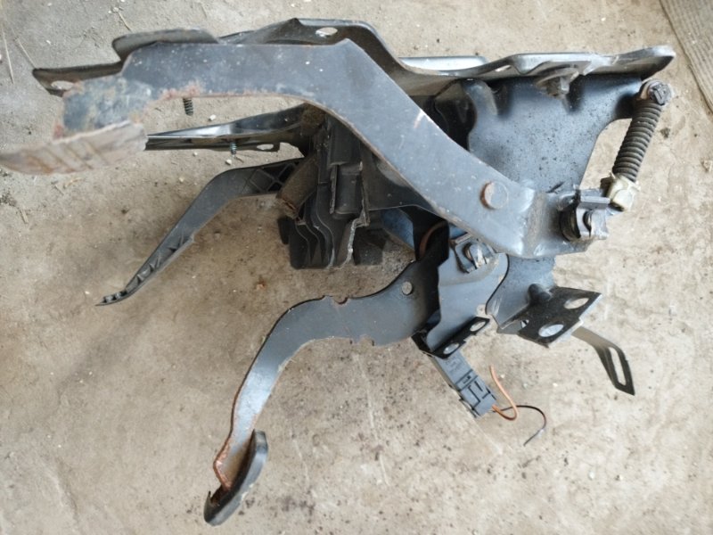 Блок педалей Volkswagen Passat B3