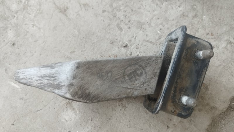 Подушка двигателя Volkswagen Passat B3
