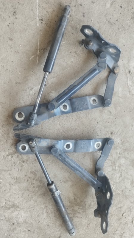 Петля крышки багажника Volkswagen Jetta 1992