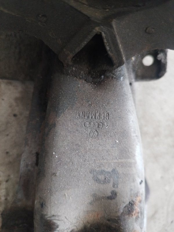 Подушка двигателя Volkswagen Passat 1988 B2