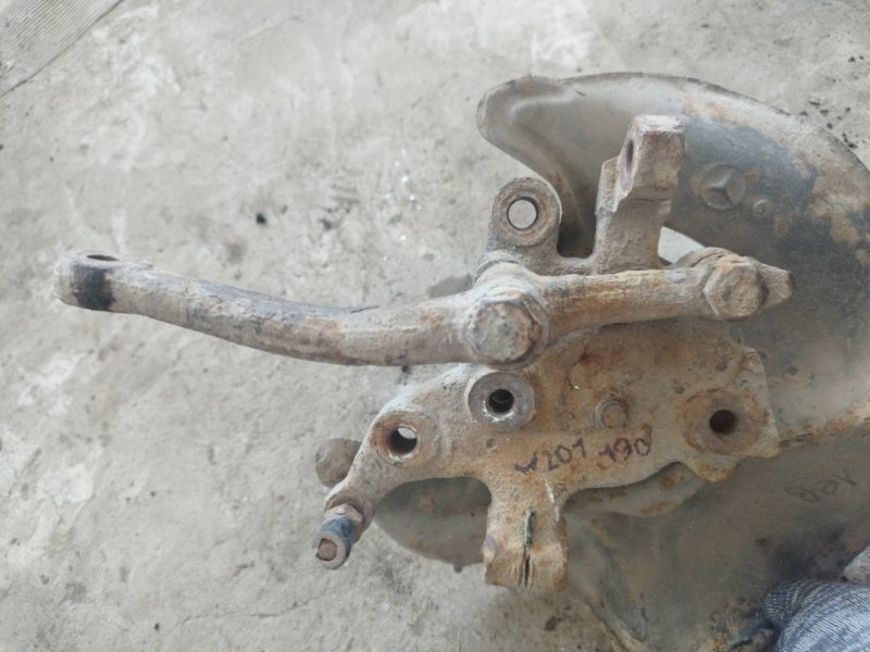 Кулак поворотный Mercedes-Benz 190 1992 W201