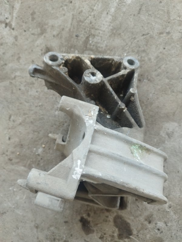 Подушка МКПП Opel Vectra B