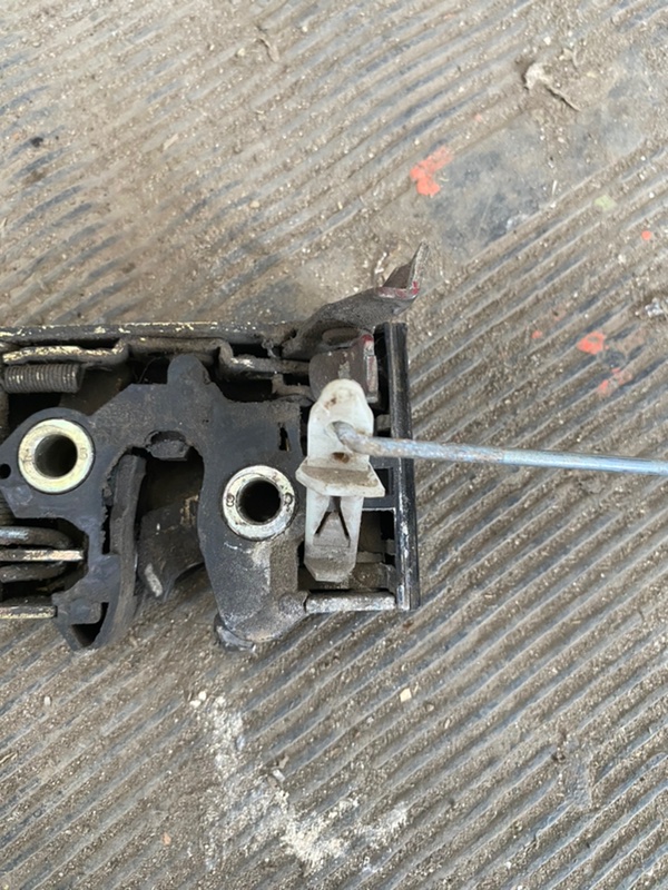 Замок боковой двери Volkswagen Passat 1988 B2