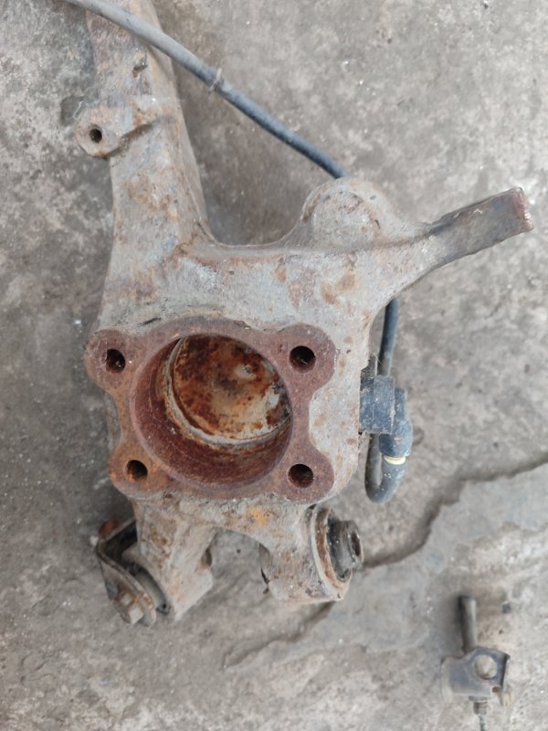 Кулак поворотный Mitsubishi Galant 2001 8