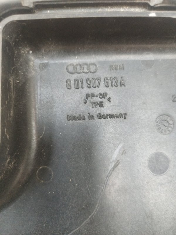Крышка блока предохранителей AUDI A3 8l