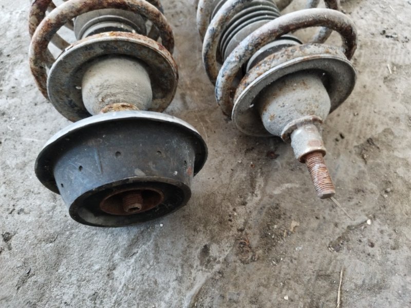 Стойка подвески Volkswagen Passat B3