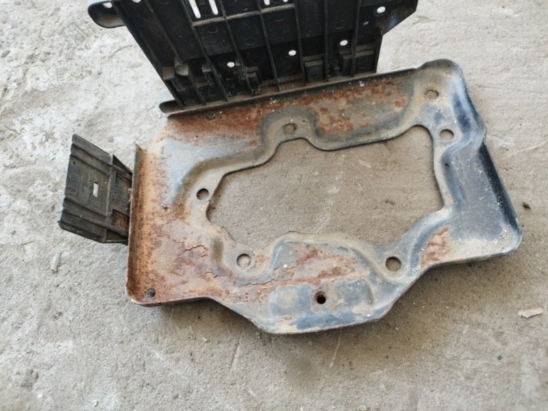 Подставка под аккумулятор Opel Vectra B