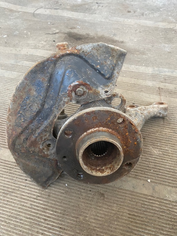 Кулак поворотный Volkswagen Passat B3
